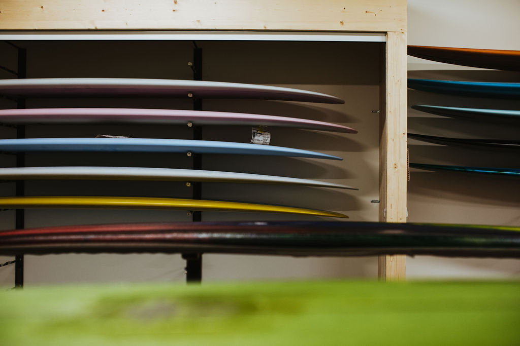 Planches UWL sur le rack de l'atelier